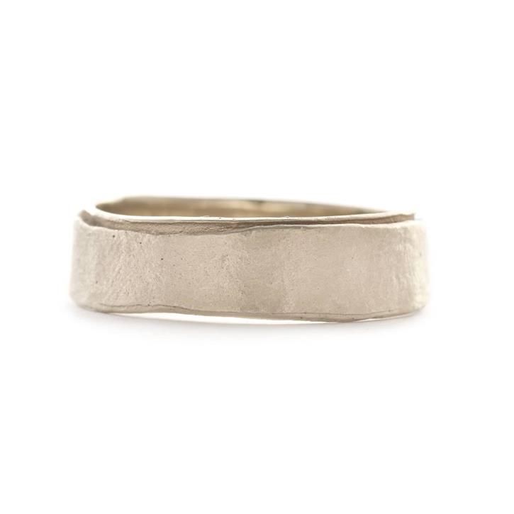 Waarom ook mannen een verlovingsring dragen